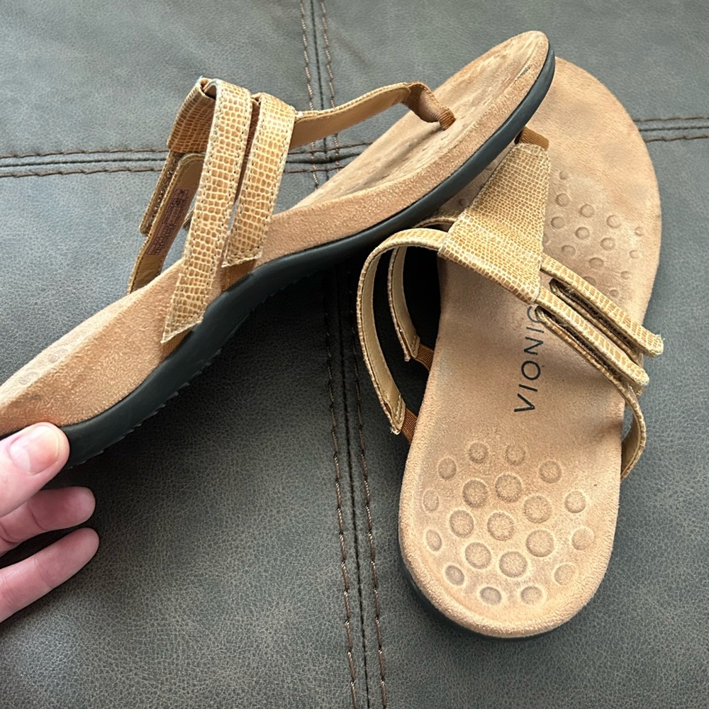 Vionic Tan Sandals Minimalist Thong Style